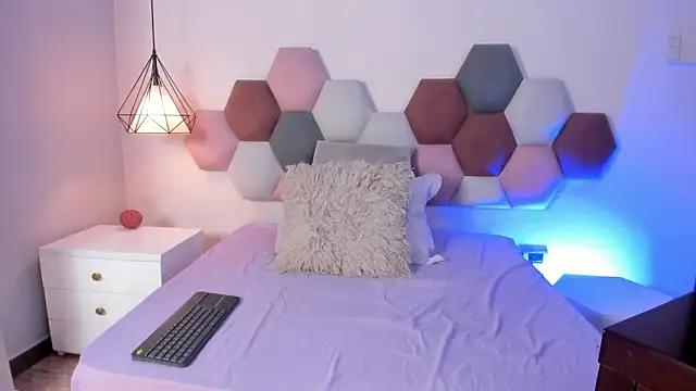 HannaaWells online show from 29, 4, 2026