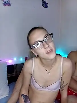 Snapshot of Laurazec chatting on 20, 11, 2025 Laurazec online show from 20, 11, 2025