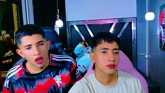 Snapshot of darwinandbrayann chatting on 12, 11, 2025 darwinandbrayann online show from 12, 11, 2025