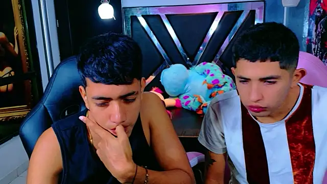 Snapshot of darwinandbrayann chatting on 14, 11, 2025 darwinandbrayann online show from 14, 11, 2025