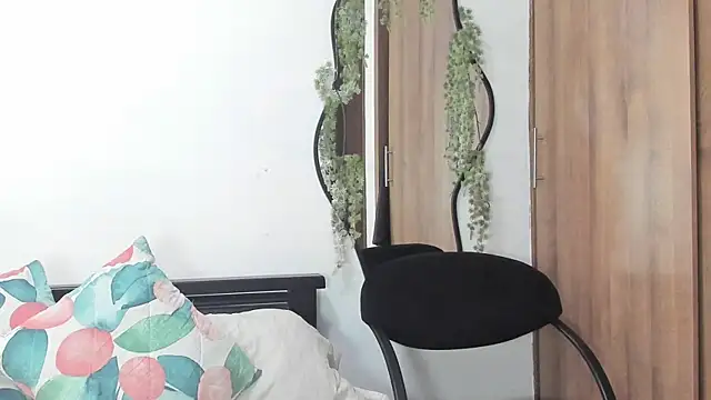 MailynAndNick online show from 6, 4, 2026