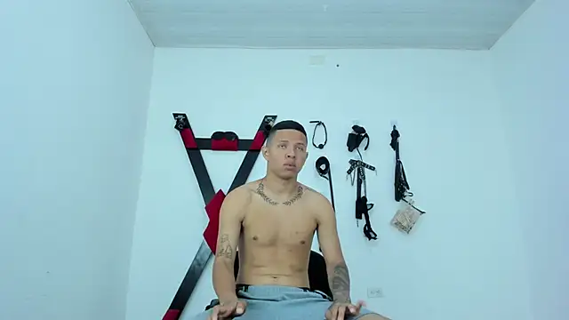 Snapshot of Steven19_LatinBoy chatting on 10, 11, 2025 Steven19 LatinBoy online show from 10, 11, 2025