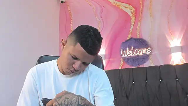 Snapshot of Steven19_LatinBoy chatting on 25, 11, 2025 Steven19 LatinBoy online show from 25, 11, 2025