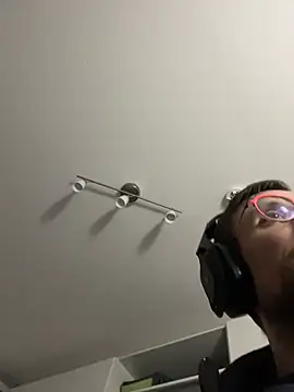 Snapshot of Guttermann chatting on 26, 11, 2025 Guttermann online show from 26, 11, 2025