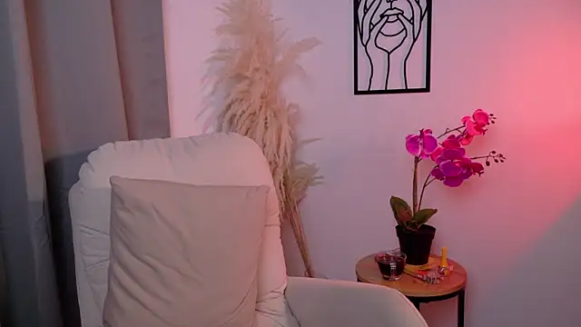 SeleneNova online show from 10, 4, 2026