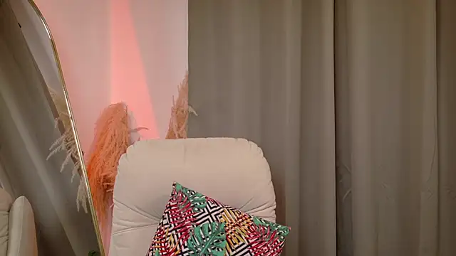Snapshot of SeleneNova chatting on 29, 5, 2026 SeleneNova online show from 29, 5, 2026