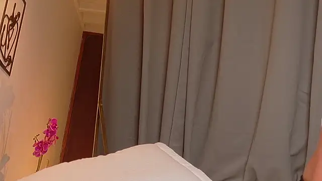 SeleneNova online show from 28, 7, 2026