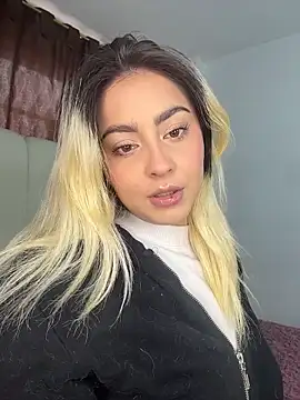 Snapshot of Elina_Hills chatting on 23, 4, 2026 Elina Hills online show from 23, 4, 2026