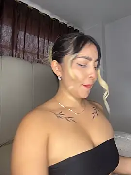 Snapshot of Elina_Hills chatting on 26, 4, 2026 Elina Hills online show from 26, 4, 2026