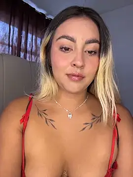 Snapshot of Elina_Hills chatting on 7, 5, 2026 Elina Hills online show from 7, 5, 2026