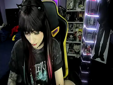 Snapshot of Yummy_dark chatting on 14, 11, 2025 Yummy dark online show from 14, 11, 2025