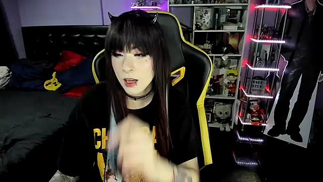 Snapshot of Yummy_dark chatting on 25, 11, 2025 Yummy dark online show from 25, 11, 2025