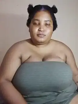 Snapshot of MassiveBoobsxxxx chatting on 2, 12, 2025 MassiveBoobsxxxx online show from 2, 12, 2025