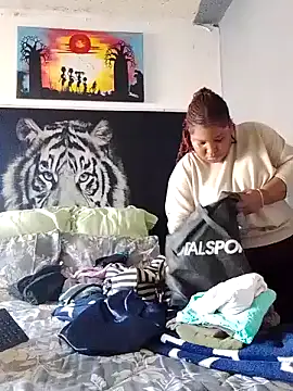 Snapshot of MassiveBoobsxxxx chatting on 16, 12, 2025 MassiveBoobsxxxx online show from 16, 12, 2025