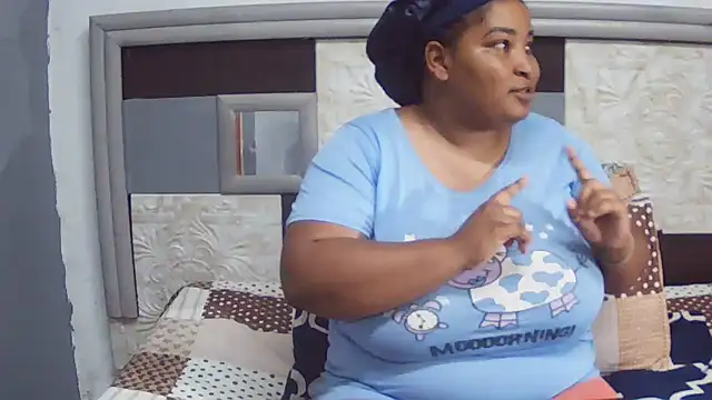 Snapshot of MassiveBoobsxxxx chatting on 21, 12, 2025 MassiveBoobsxxxx online show from 21, 12, 2025