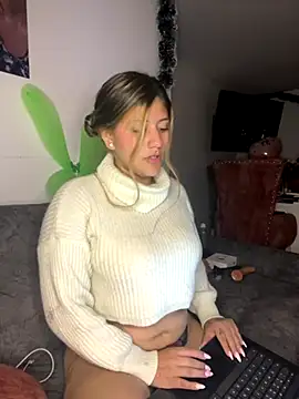 Snapshot of Crystall_15 chatting on 3, 12, 2025 Crystall 15 online show from 3, 12, 2025