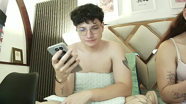 Zoe And Dylan  online show from 29, 5, 2026