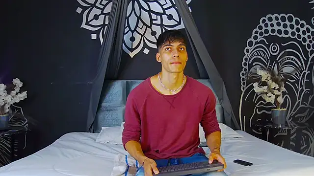 AlessioVitale online show from 5, 12, 2025