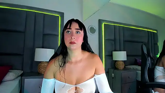 Snapshot of AdaraaMuller chatting on 18, 11, 2025 AdaraaMuller online show from 18, 11, 2025