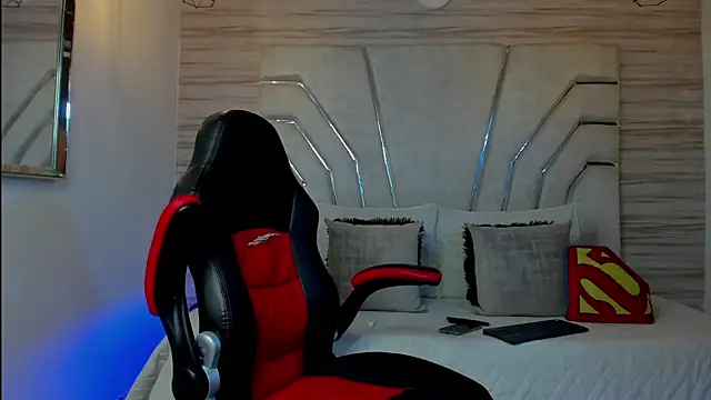 Snapshot of MAXTHOMSON chatting on 26, 11, 2025 MAXTHOMSON online show from 26, 11, 2025