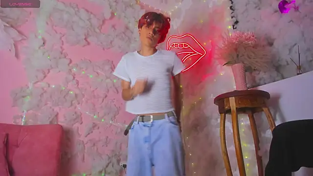 Leo Glow online show from 5, 1, 2026