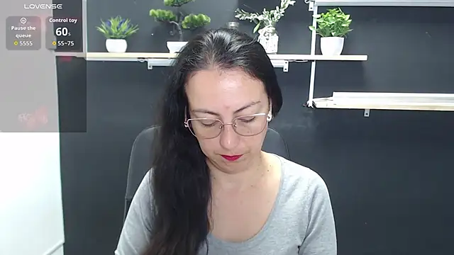 Lauryn Jones online show from 27, 4, 2026