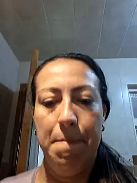 Lauryn Jones online show from 2, 6, 2026