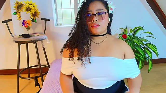 Snapshot of alanaa_gomezz chatting on 13, 7, 2026 alanaa gomezz online show from 13, 7, 2026