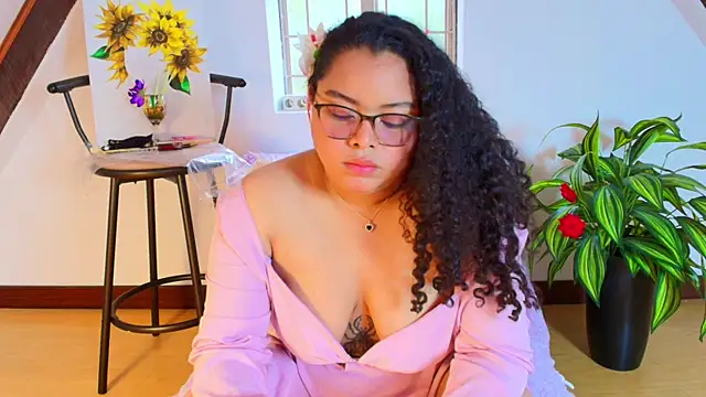 Snapshot of alanaa_gomezz chatting on 25, 7, 2026 alanaa gomezz online show from 25, 7, 2026