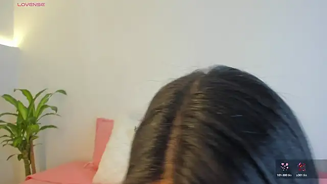 Snapshot of _Hanna_Williams_ chatting on 4, 12, 2025 Hanna Williams online show from 4, 12, 2025