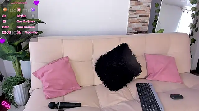Snapshot of Evelyn_R_ chatting on 13, 6, 2026 Evelyn R online show from 13, 6, 2026