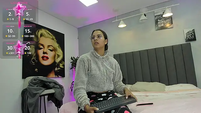 kendra london online show from 22, 4, 2026