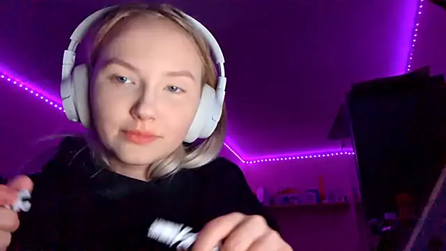 KarinRobertson online show from 26, 11, 2025