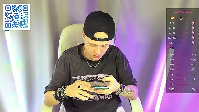 Snapshot of MettBliss chatting on 23, 11, 2025 MettBliss online show from 23, 11, 2025