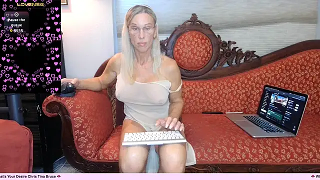 Snapshot of ChrisTinaBruce chatting on 16, 11, 2025 ChrisTinaBruce online show from 16, 11, 2025