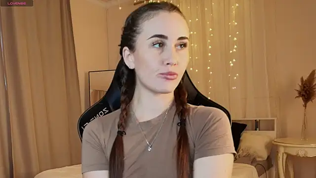 Snapshot of _Melissa_Evans_ chatting on 5, 11, 2025 Melissa Evans online show from 5, 11, 2025