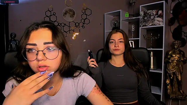 Snapshot of baby_hotte chatting on 18, 11, 2025 baby hotte online show from 18, 11, 2025