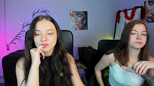 Snapshot of baby_hotte chatting on 1, 12, 2025 baby hotte online show from 1, 12, 2025