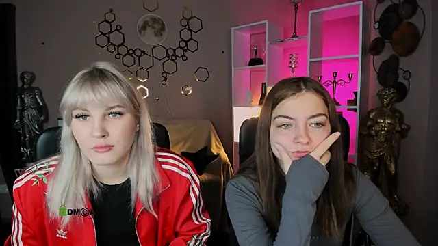 Snapshot of baby_hotte chatting on 17, 12, 2025 baby hotte online show from 17, 12, 2025