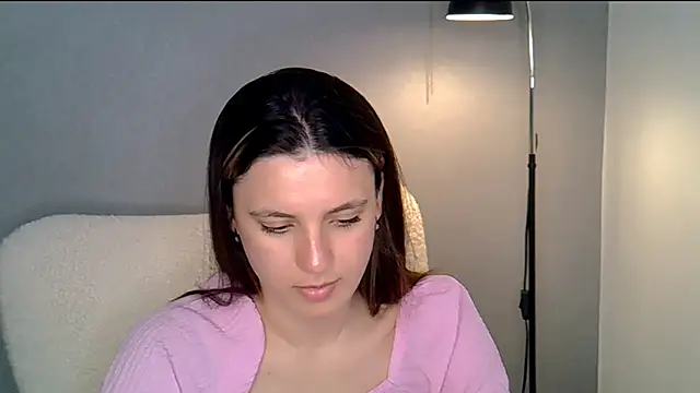 Snapshot of KiraHoney chatting on 12, 5, 2026 KiraHoney online show from 12, 5, 2026