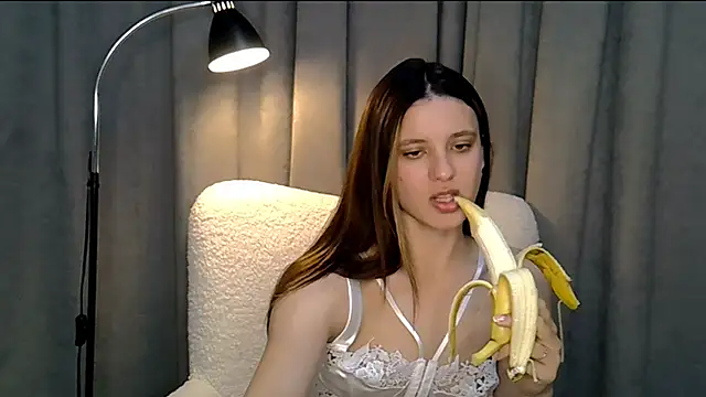 Snapshot of KiraHoney chatting on 23, 5, 2026 KiraHoney online show from 23, 5, 2026