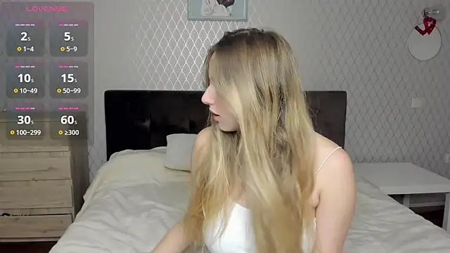 Snapshot of blondy_rina chatting on 8, 11, 2025 blondy rina online show from 8, 11, 2025