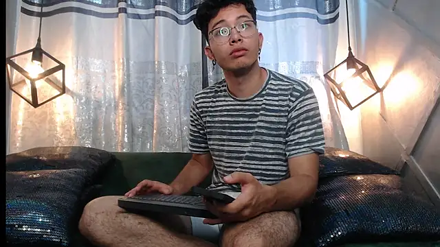 Snapshot of alexy_re chatting on 11, 11, 2025 alexy re online show from 11, 11, 2025