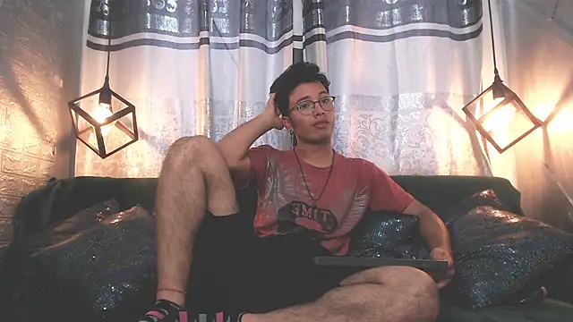 Snapshot of alexy_re chatting on 12, 11, 2025 alexy re online show from 12, 11, 2025