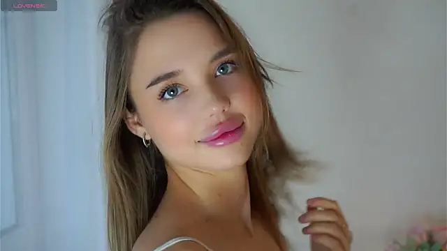 JunieTrippett online show from 23, 11, 2025