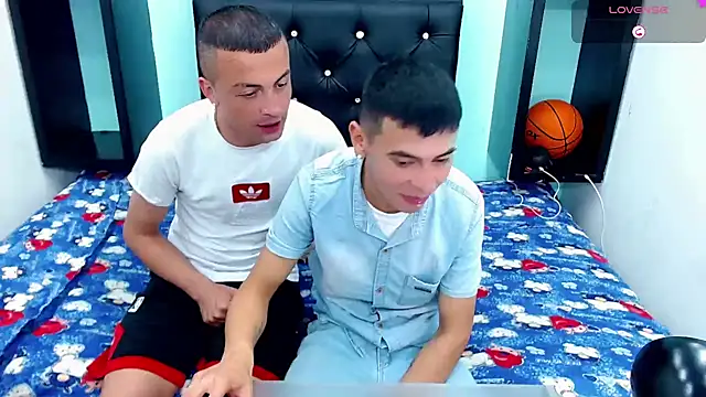 Snapshot of will_and_alex chatting on 7, 1, 2026 will and alex online show from 7, 1, 2026