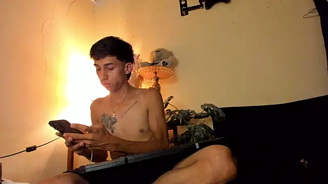 Snapshot of lucian_davii chatting on 15, 12, 2025 lucian davii online show from 15, 12, 2025