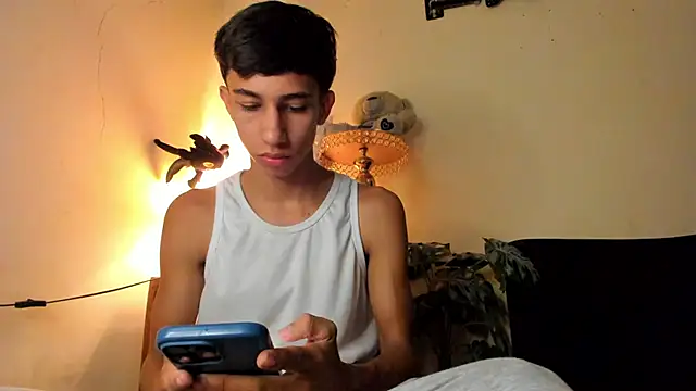 Snapshot of lucian_davii chatting on 17, 12, 2025 lucian davii online show from 17, 12, 2025