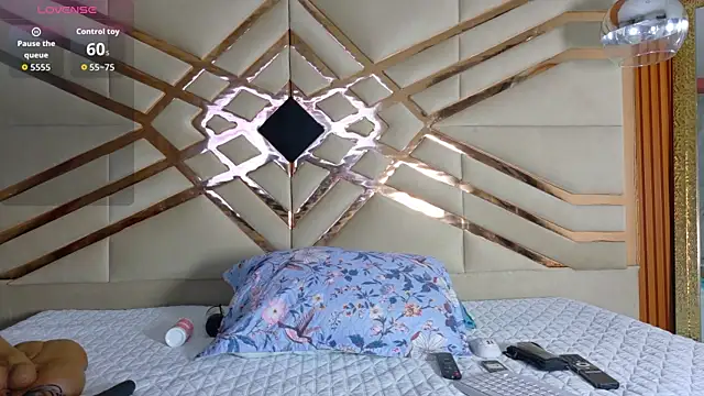 missfoster online show from 28, 4, 2026