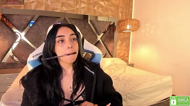 Kiara velvet   online show from 21, 4, 2026